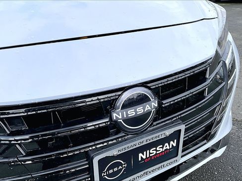 Used 2025 Nissan Versa SV w/ Trunk Package image 19