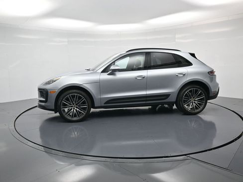 Used 2026 Porsche Macan image 2