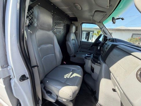 Used 2009 Ford E-350 and Econoline 350 Super Duty image 17