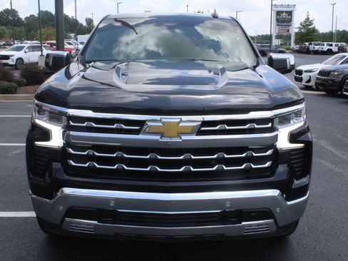 Used 2022 Chevrolet Silverado 1500 LTZ AWD/4WD image 3