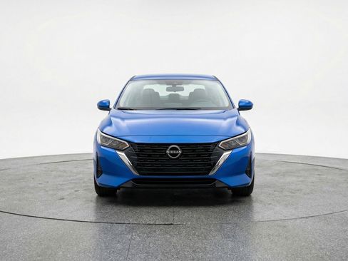 Used 2025 Nissan Sentra SV FWD image 2