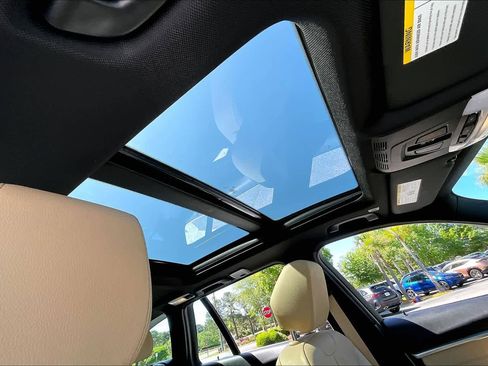 Used 2019 BMW 330i xDrive Wagon w/ Premium Package image 14