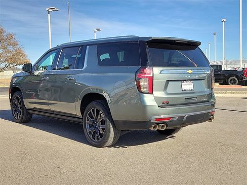 Used 2023 Chevrolet Suburban Premier image 7