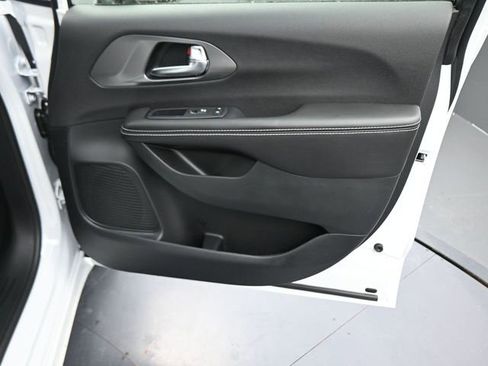New 2026 Chrysler Pacifica Select w/ S Appearance Package AWD/4WD image 21