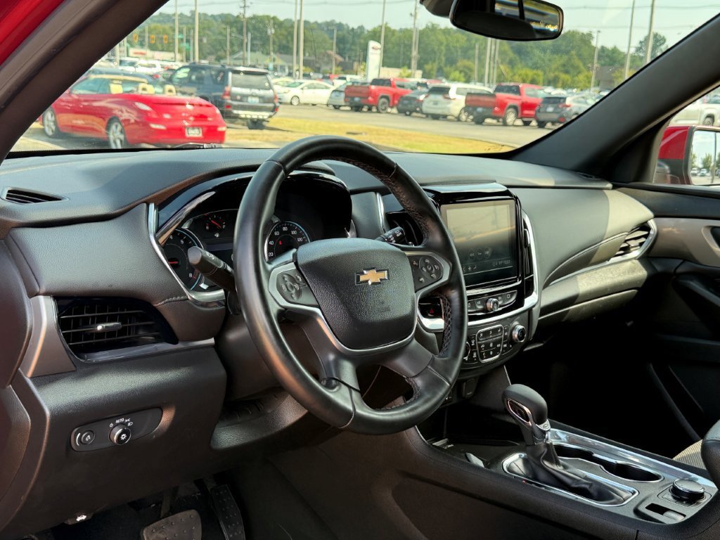 Used 2023 Chevrolet Traverse LT FWD image 11