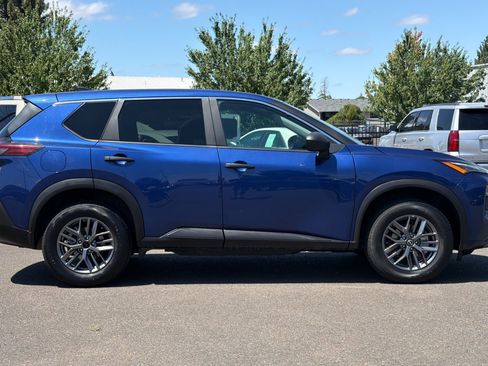 Used 2023 Nissan Rogue S AWD/4WD image 3