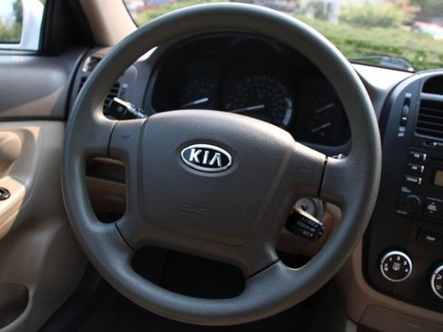Used 2009 Kia Spectra EX FWD image 16
