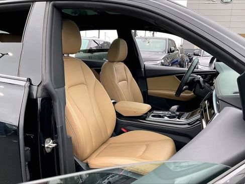 Used 2022 Audi Q8 Prestige image 10