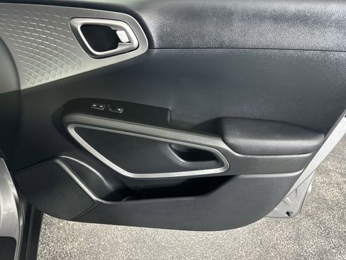 Used 2025 Kia Soul S image 36