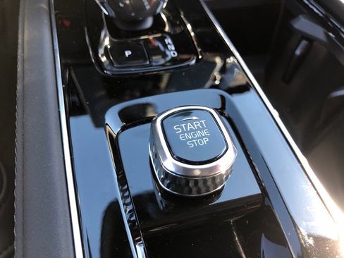 New 2026 Volvo XC90 B6 Plus w/ Protection Package Premier image 32