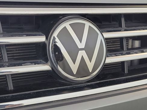 Used 2024 Volkswagen Tiguan S image 8