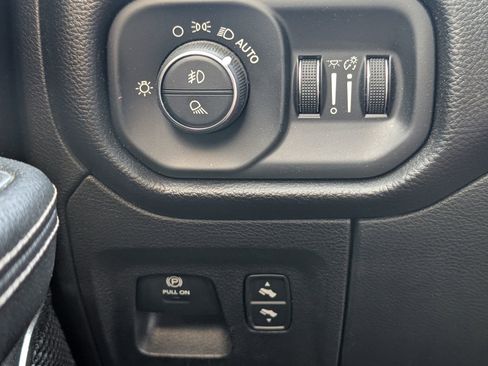 Used 2022 RAM 1500 Laramie w/ Sport Appearance Package image 9