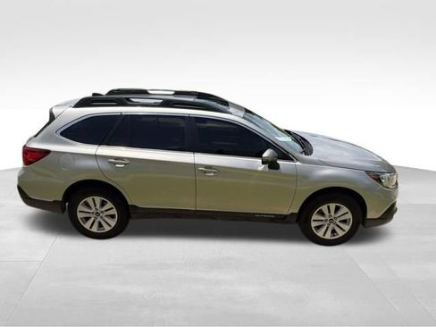 Used 2019 Subaru Outback 2.5i Premium AWD/4WD image 2