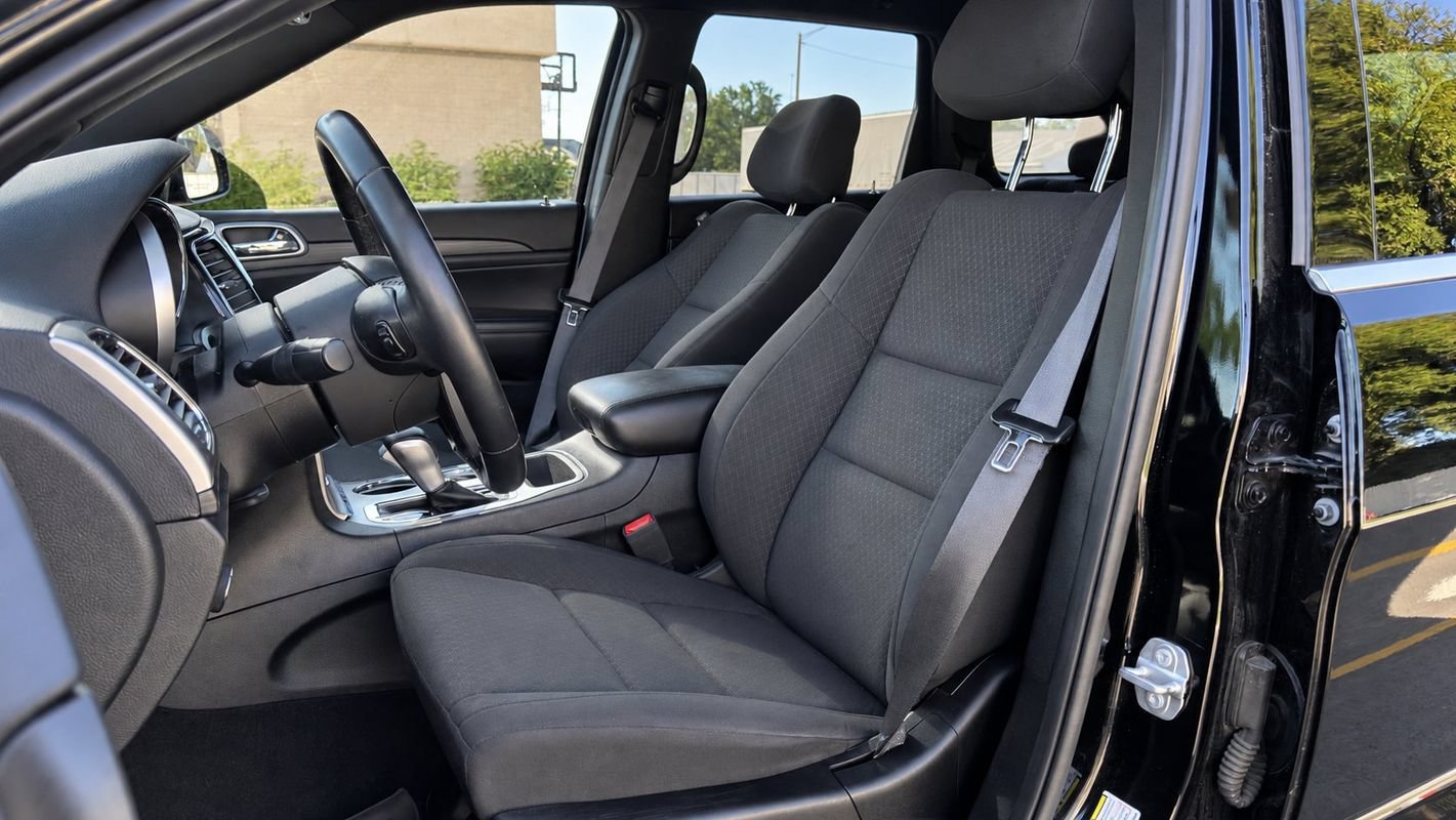 Used 2019 Jeep Grand Cherokee Laredo w/ 18" Wheel & 8.4" Radio Group AWD/4WD image 11