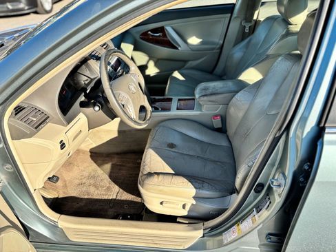 Used 2011 Toyota Camry XLE w/ XLE Extra-Value Pkg #1 FWD image 12