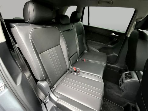 Used 2024 Volkswagen Tiguan SE FWD image 20