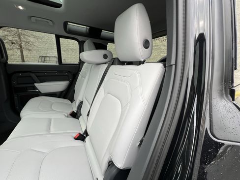 Used 2025 Land Rover Defender 110 S image 32