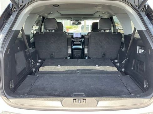 Used 2022 Ford Explorer Limited w/ Equipment Group 301A AWD/4WD image 23