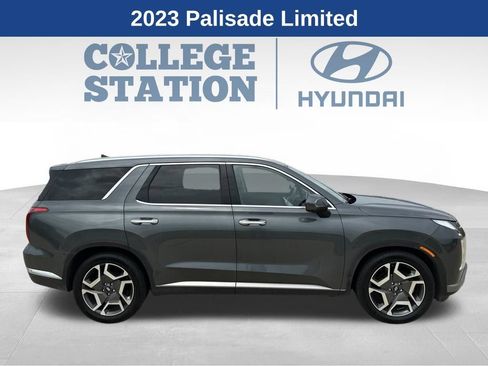 Used 2023 Hyundai Palisade Limited FWD image 2