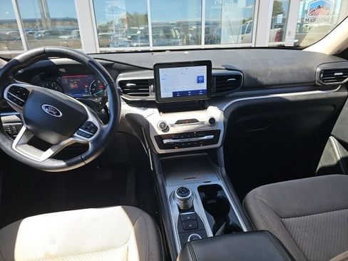 Used 2022 Ford Explorer XLT AWD/4WD image 12