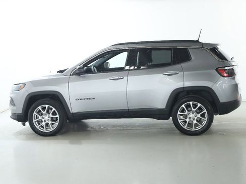 Used 2024 Jeep Compass Latitude image 38