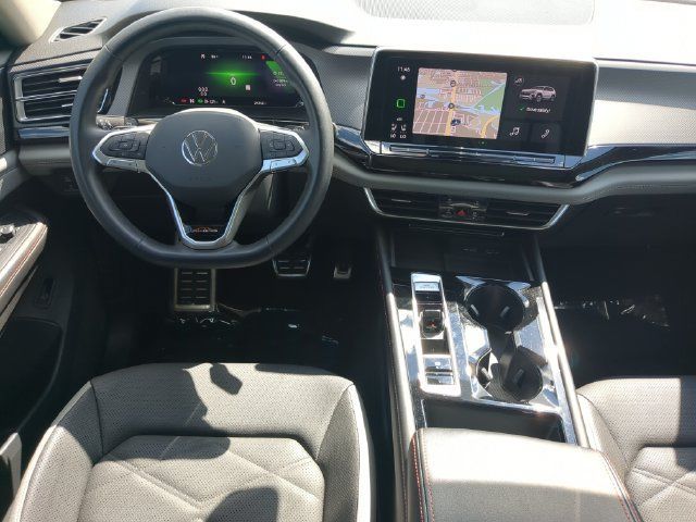 Used 2024 Volkswagen Atlas Peak Edition SEL AWD/4WD image 18