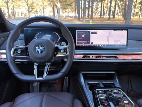 Used 2025 BMW 740i xDrive w/ Premium Package image 3