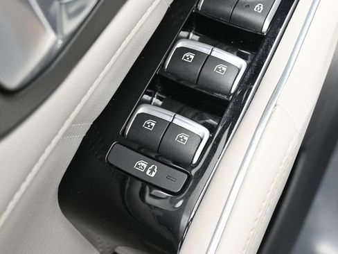 Used 2023 Kia Sorento SX AWD/4WD image 13
