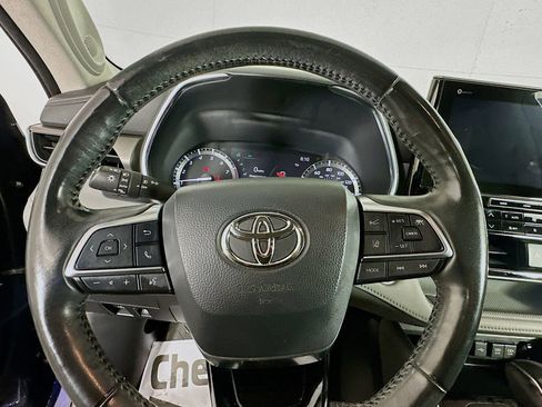 Used 2021 Toyota Highlander Limited image 11