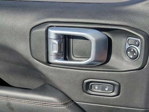 Used 2022 Jeep Wrangler Unlimited Rubicon AWD/4WD image 18