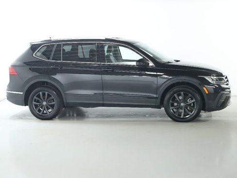 Used 2024 Volkswagen Tiguan SE image 11