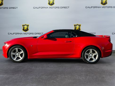 Used 2020 Chevrolet Camaro LT image 2