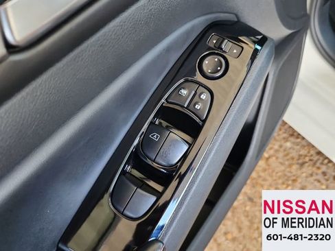 Used 2024 Nissan Altima 2.5 SR image 10