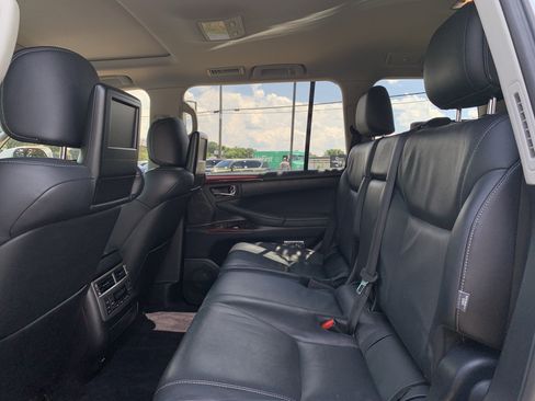Used 2015 Lexus LX 570 4WD w/ Luxury Package image 32