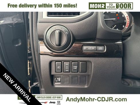 Used 2019 Nissan Titan SL w/ Midnight Edition image 21