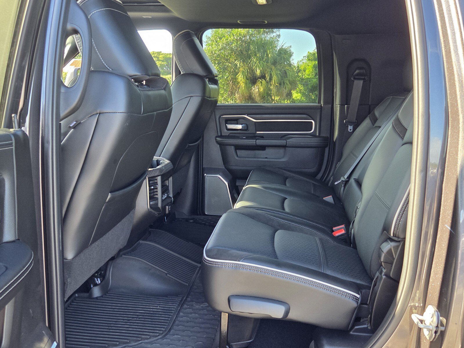 Used 2025 RAM 2500 Laramie AWD/4WD image 10