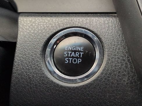 Used 2018 Toyota Camry XLE FWD image 26