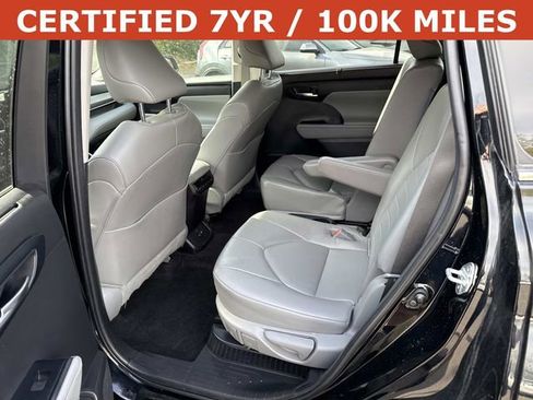 Used 2023 Toyota Highlander XLE image 17