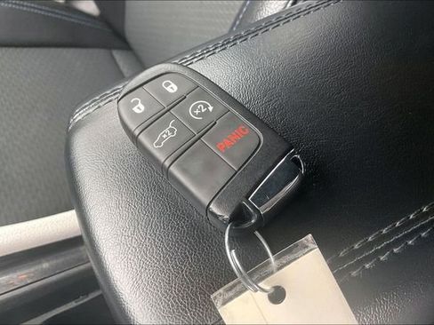 Used 2024 Jeep Compass Latitude image 11