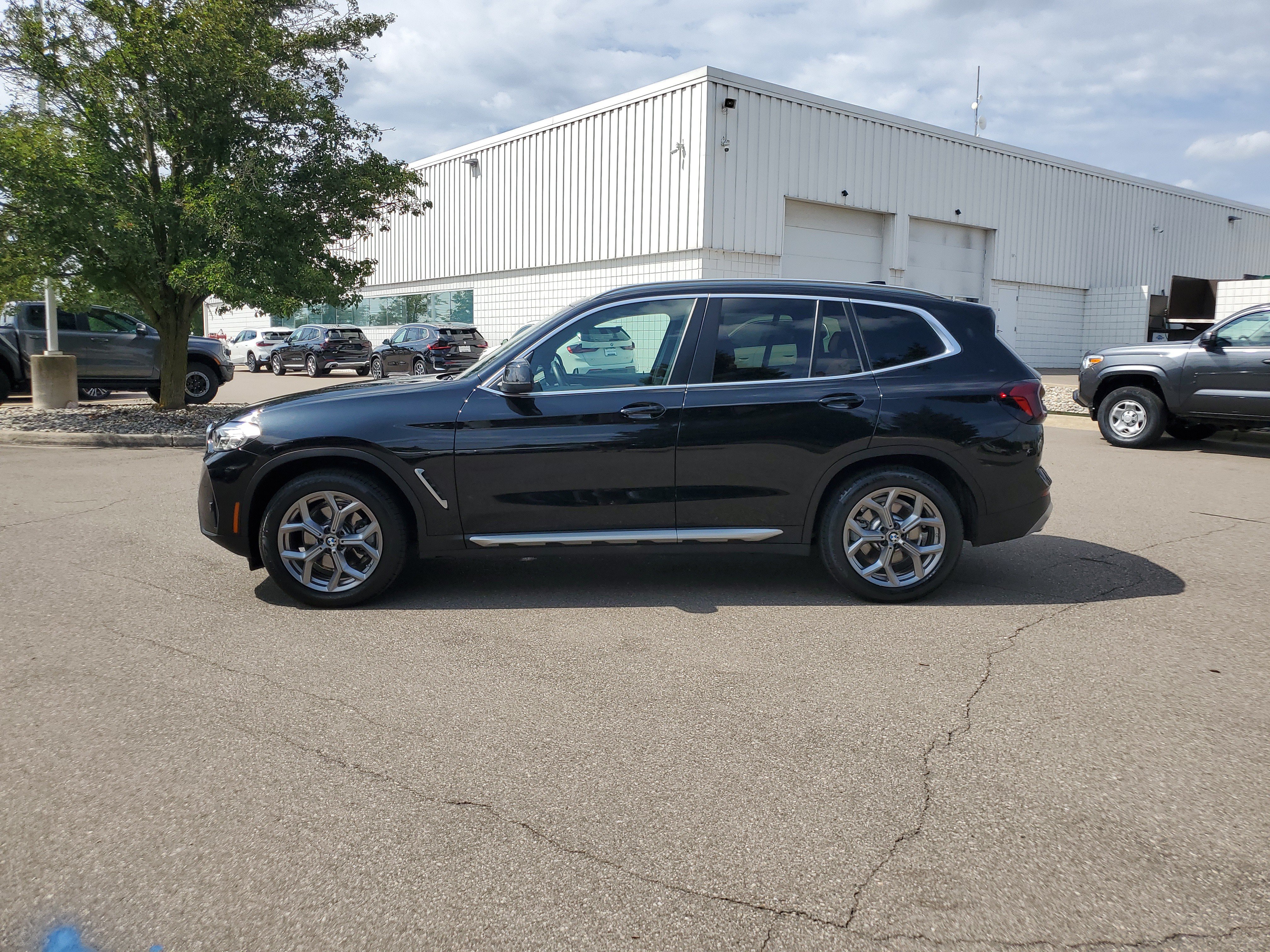 Certified 2024 BMW X3 xDrive30i w/ Premium Package AWD/4WD image 2