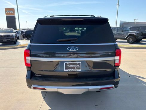 Used 2024 Ford Expedition XLT RWD image 4