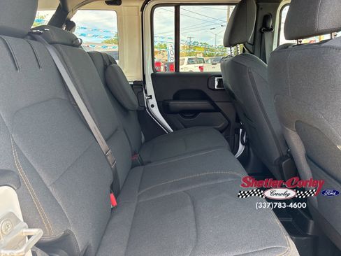 Used 2025 Jeep Wrangler Unlimited Sahara w/ Safety Group image 16