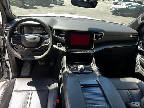 Used 2024 Jeep Wagoneer Series II w/ Flexible Seating Group AWD/4WD image 24