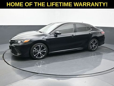 Used 2019 Toyota Camry SE image 3