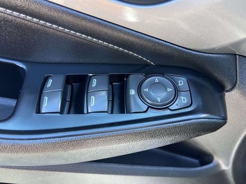 Used 2023 Chevrolet Traverse LT AWD/4WD image 19