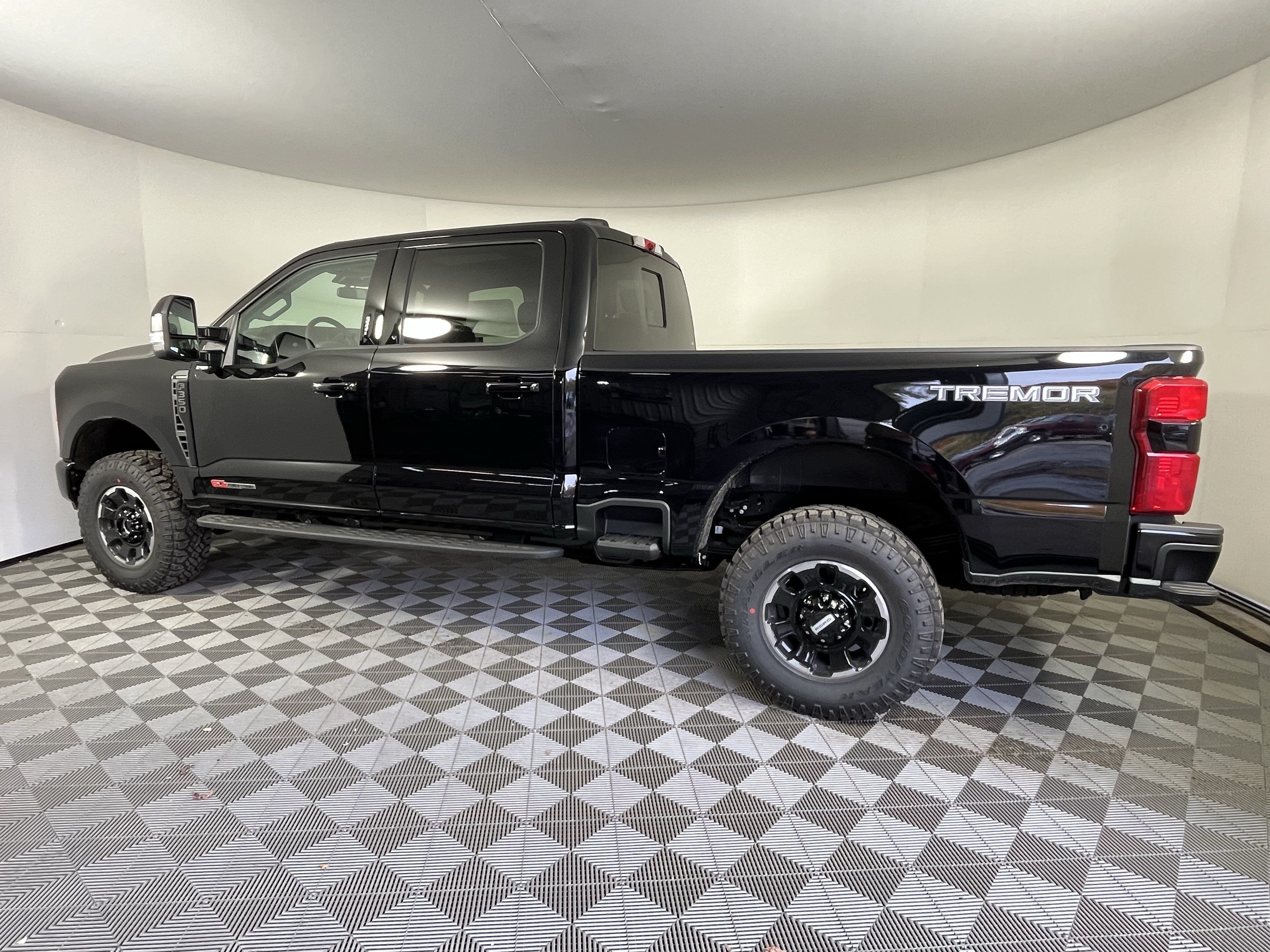 New 2026 Ford F350 Lariat w/ Tremor Off-Road Package AWD/4WD image 2