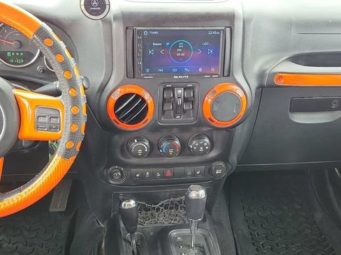 Used 2011 Jeep Wrangler Unlimited Sahara w/ Connectivity Group AWD/4WD image 17