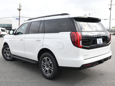 New 2026 Ford Expedition Active RWD image 12
