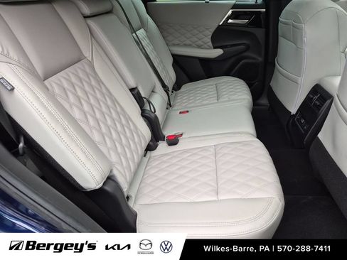 Used 2023 Mitsubishi Outlander SEL AWD/4WD image 27