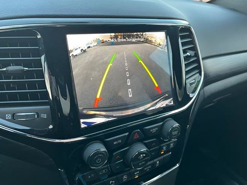 Used 2020 Jeep Grand Cherokee Altitude image 18